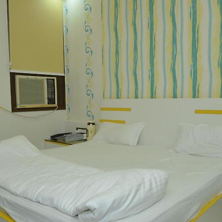 Hotel Paradise Inn Auraiya Kültér fotó