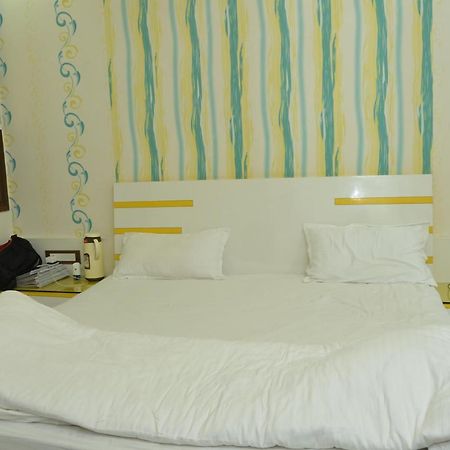 Hotel Paradise Inn Auraiya Kültér fotó