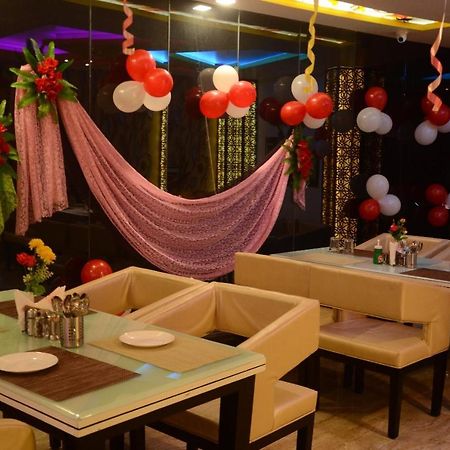 Hotel Paradise Inn Auraiya Kültér fotó