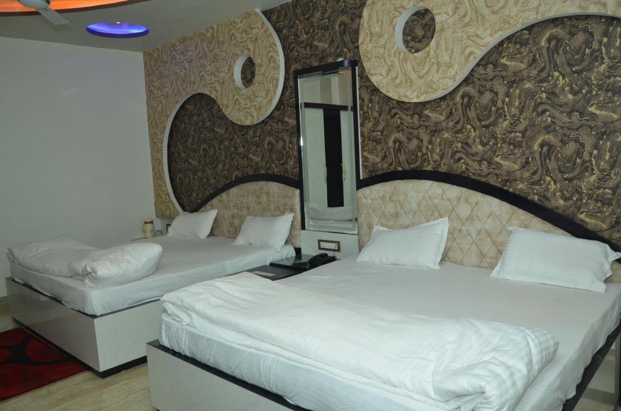 Hotel Paradise Inn Auraiya Kültér fotó