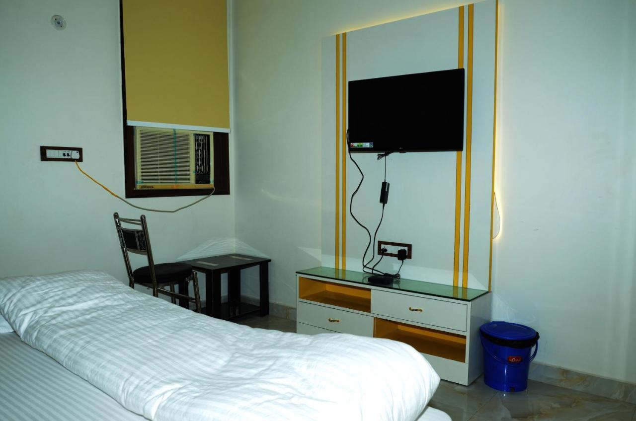 Hotel Paradise Inn Auraiya Kültér fotó